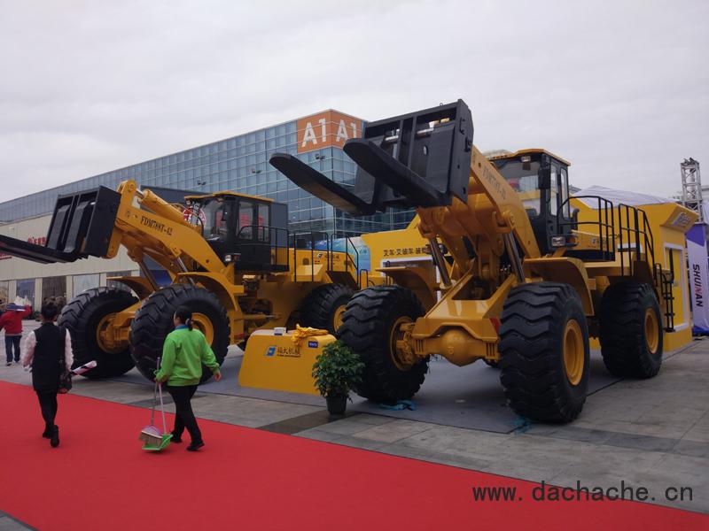 福大32吨、42吨<a href=http://www.chazhuangche.com target='_blank'>叉装车</a>